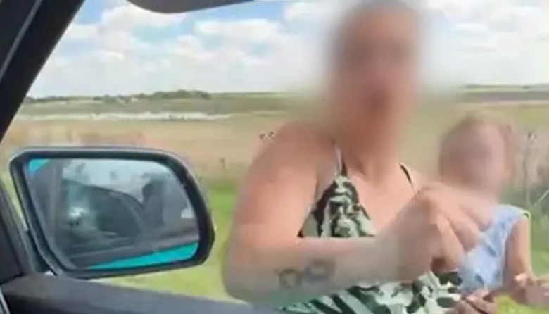 General Madariaga: llevaba a una bebé en brazos mientras manejaba y terminó preso