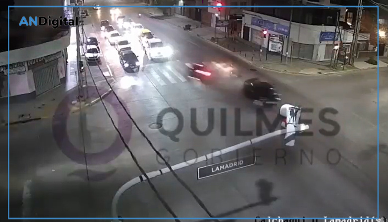 Policía de la Ciudad cruzó un semáforo en rojo y provocó un choque múltiple en Quilmes