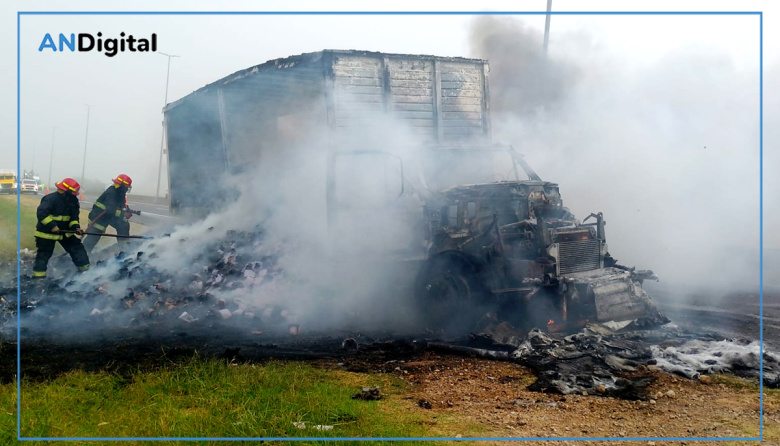 Tensión por el incendio de un camión en la AU Buenos Aires–La Plata