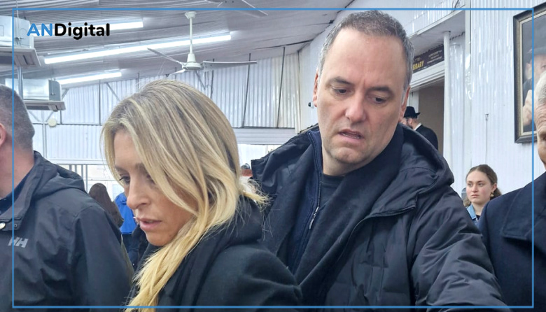 Piden explicaciones por la presencia de la mujer de Adorni en la gira de Milei