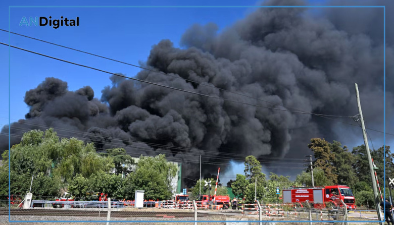 Alarma ambiental por incendio en depósito de pintura en Moreno