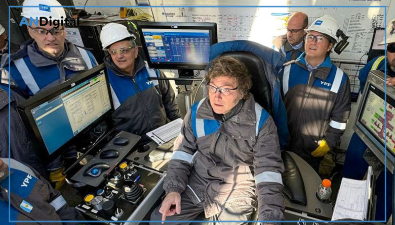 Kicillof: “Milei se disfraza con el mameluco de YPF, pero nunca la defendió”