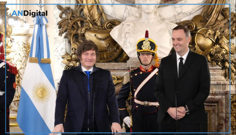 Sin foto y en medio del escándalo, Milei recibió a Adorni en Olivos