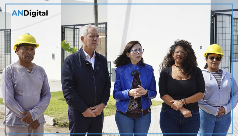 Julio Alak y Silvina Batakis recorrieron el avance de 175 viviendas con fuerte impacto social en La Plata