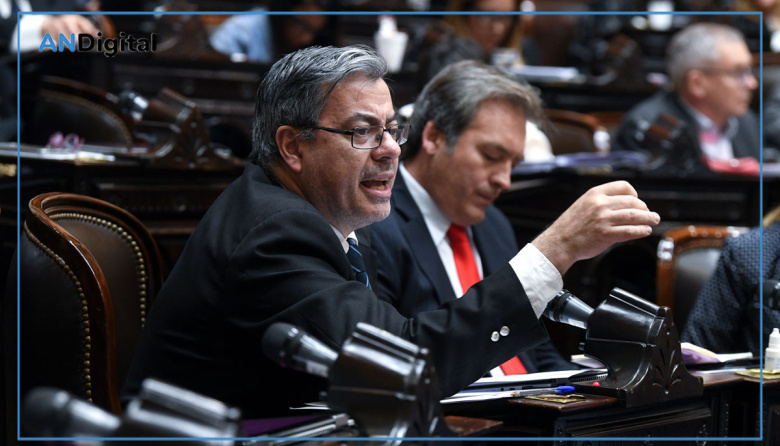 La oposición se relame con la presencia de Adorni en el Congreso: “Es un meme”