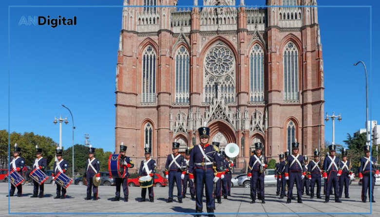 Velada Patriótica en La Plata con la presentación de la Banda Militar Paso de los Andes
