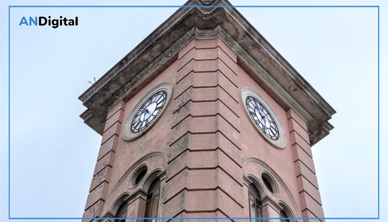 El reloj de Mataderos vuelve a marcar las horas: la Ciudad restaura un ícono centenario