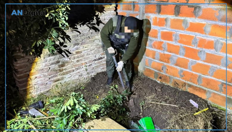 Santa Fe: enterró 50 kilos de cocaína, lo descubrieron y la madre se desmayó en pleno operativo