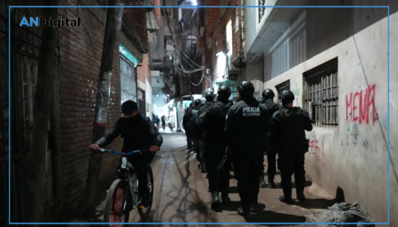 Operativo de saturación en el Barrio 1-11-14: detenidos, droga secuestrada y locales clausurados