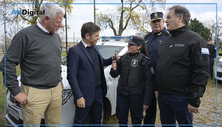 Kicillof desembarcó en Pergamino con patrulleros y duras críticas a la “motosierra” de Milei en seguridad