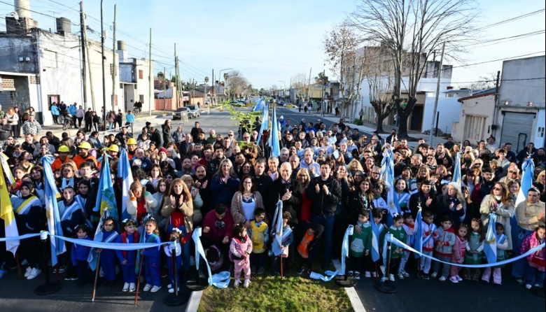 Alak inauguró la cuarta etapa del ensanche y pavimentación de avenida 60 en Los Hornos