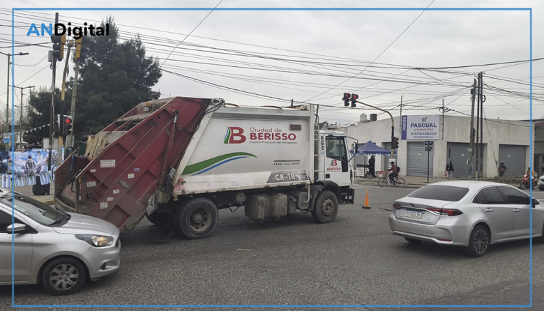 Tragedia en Berisso: un jubilado de 76 años murió tras ser atropellado por un camión recolector municipal