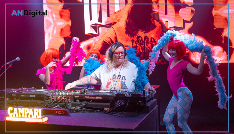 Fiesta Poppa! por primera vez en U-House