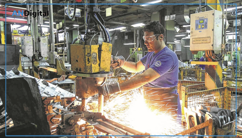 La industria repuntó 2% en junio, pero el primer semestre cerró en rojo