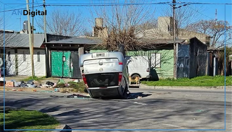 Tres heridos en La Plata: el choque contra un contenedor que terminó en vuelco