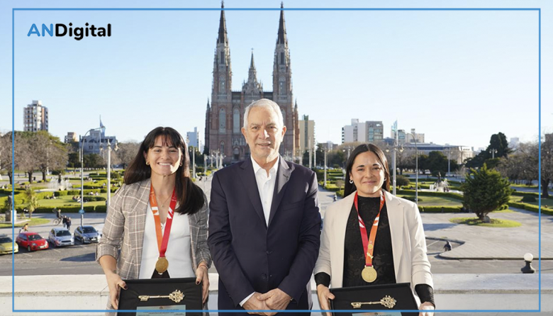 Julio Alak distinguió a Majo y Vicky Granatto: “La Plata volvió a ser la ciudad más feliz del mundo”