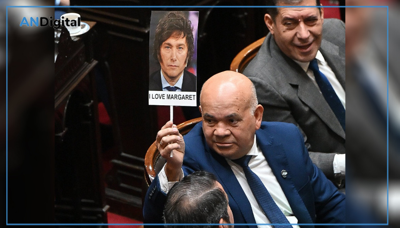 “I love Margaret”: el cartel de un diputado y veterano de Malvinas contra Milei en plena sesión