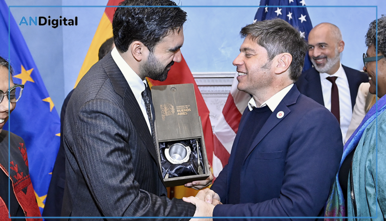 Kicillof en EE.UU.: sumó una foto de alto voltaje con Pedro Sánchez y el alcalde de Nueva York