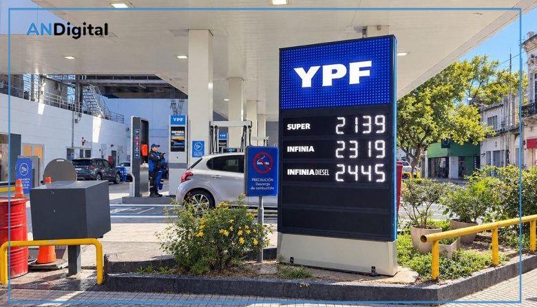 Volvió a aumentar la nafta: ¿A cuánto se vende en los surtidores de YPF?