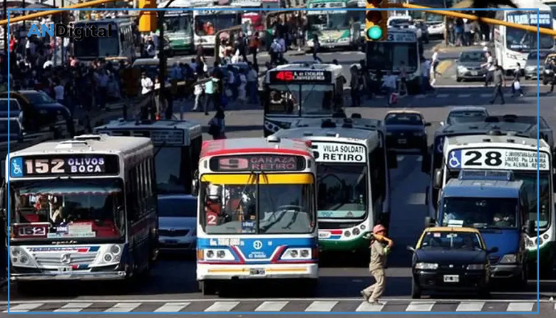 Colectivos del AMBA: 104 líneas amenazan con reducir servicios por una deuda de $40.000 millones