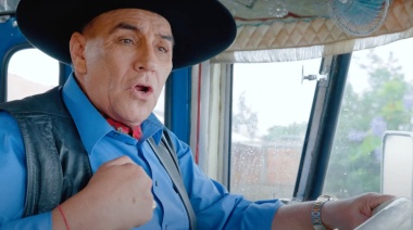 El Chaqueño Palavecino desempolvó sus épocas de colectivero