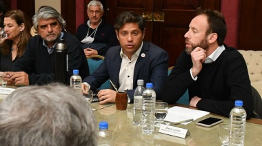 A la espera de ser convocados a paritarias, los gremios estatales fueron recibidos por Kicillof