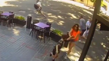 Motochorros protagonizan brutal salidera bancaria a metros de la Municipalidad de Lanús