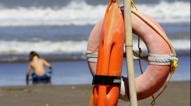 Paro de guardavidas en Pinamar: Recomiendan no meterse al mar