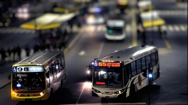 Por atraso salarial, la UTA pide reunirse con Caputo y amaga con un paro de colectivos