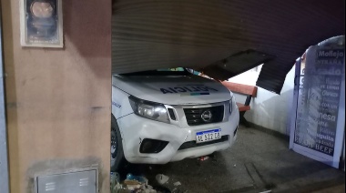 Dio marcha atrás con el patrullero y se metió en una carnicería en Cañuelas: Arrasó con todo