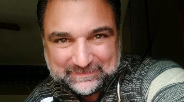 El influencer filosófico llega a calle Corrientes: “El amor el dolor y la vida”