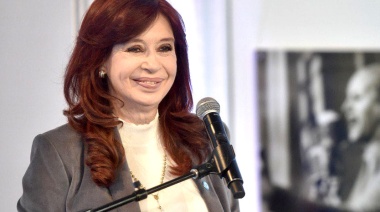 Cristina reversionó el hit de “funcionarios que no funcionan” y condenó la “gira artística” de Milei