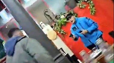 Un policía porteño mató a un hombre que lo atacó con un cuchillo en un restaurant