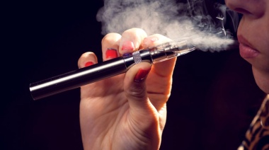 Alertan por nuevas estrategias de las tabacaleras para generar “adictos de por vida”