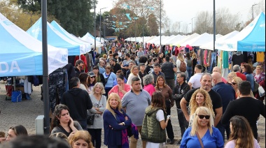 Alak inauguró el “pequeño San Telmo” platense: Paseo de compras con exvendedores de distintas plazas