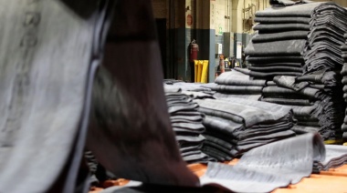 Desigual carrera contra la inflación: trabajadores del caucho acordaron aumento trimestral del 27 %