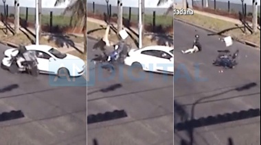 Motociclista voló por los aires tras impactar en velocidad con un auto en Tigre