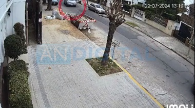 Se topó con “rompe-puertas” en su casa de La Plata, se les colgó del auto y terminó en coma