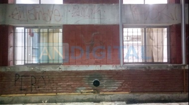 Otra vez menores, ahora en Berisso: Roban un auto y destrozan una escuela