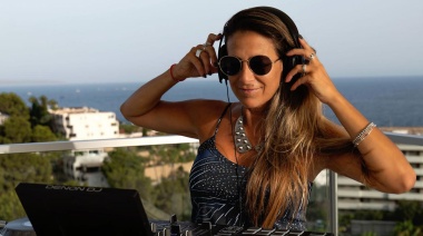 Tarotista y DJ: una quilmeña suelta en Mallorca