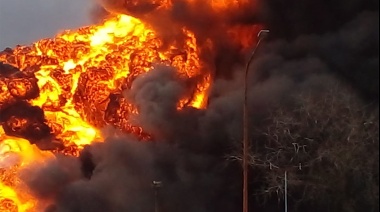 Se incendia la Refinería de YPF en Ensenada