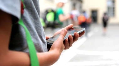 Media sanción al proyecto para prohibir los celulares en escuelas primarias bonaerenses