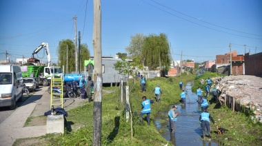 Megaoperativo de saneamiento en el Arroyo Regimiento
