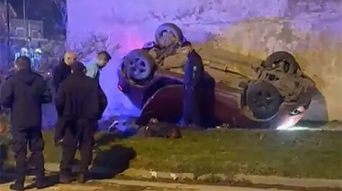 Mar del Plata: Cinematográfica persecución acabó en choque, vuelco y dos policías heridos