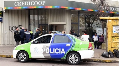 Golpe al Banco Credicoop de La Plata: Rompieron un blindex y se llevaron bolsas de dinero