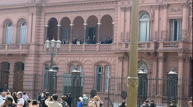 Milei salió al balcón de Casa Rosada y fue abucheado por estudiantes universitarios