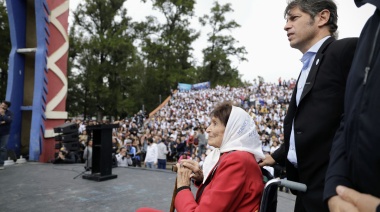Kicillof destacó el “ejemplo de lucha” de Madres y Abuelas de Plaza de Mayo