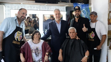La primera barbería social del país está en La Plata: cortes gratuitos a jubilados