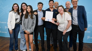 Con eje en la entrega de viviendas, Kicillof llevó su agenda al sudoeste bonaerense