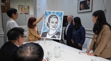 Cristina sigue mostrándose activa y recibió a una delegación de funcionarios de China